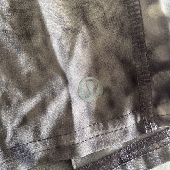Lululemon size 8 Run Skirt - Picture 5 of 5